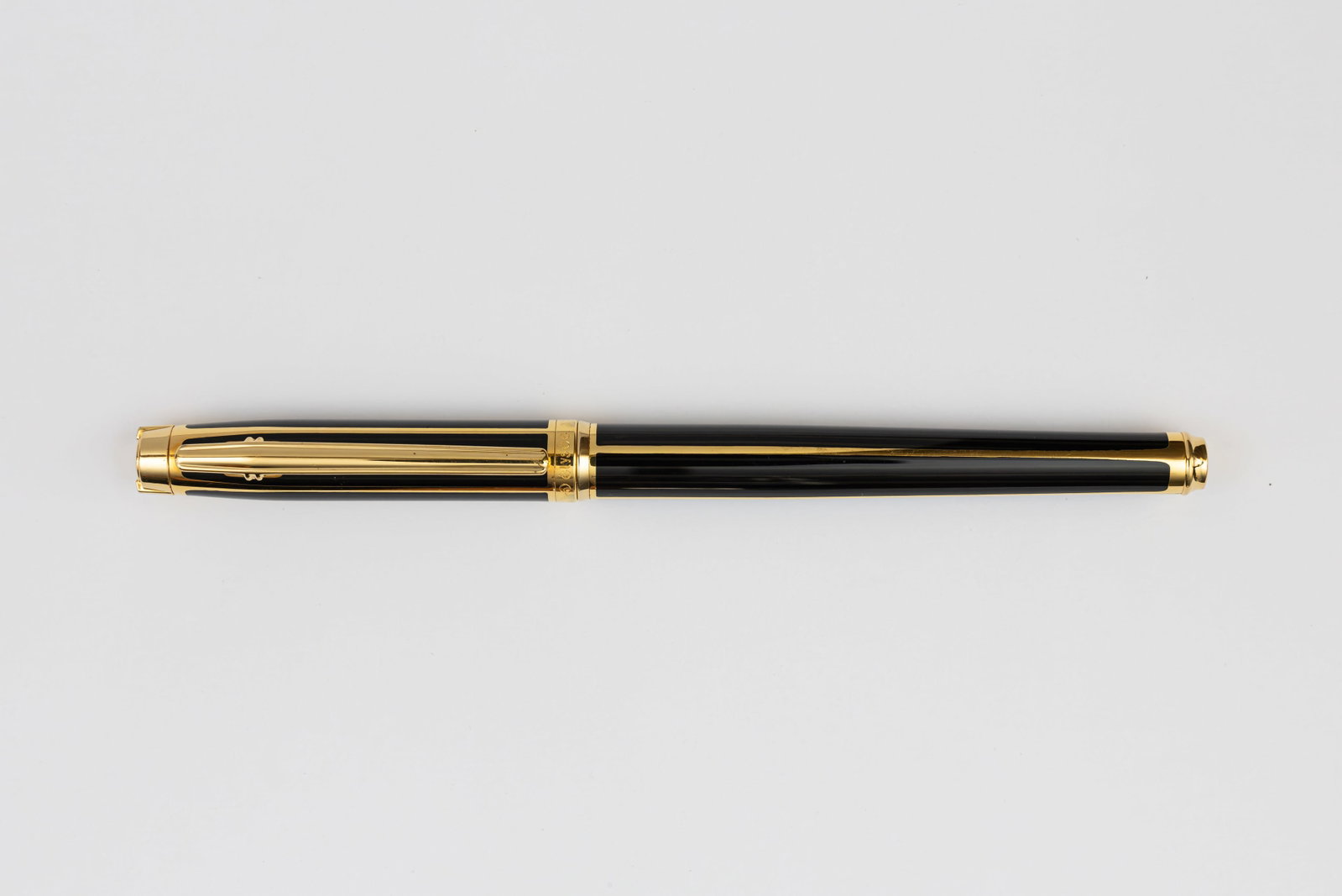 Elysee Parthenon Black Lacquer and Gold Fountain Pen, OBB Nib (1 of 3)