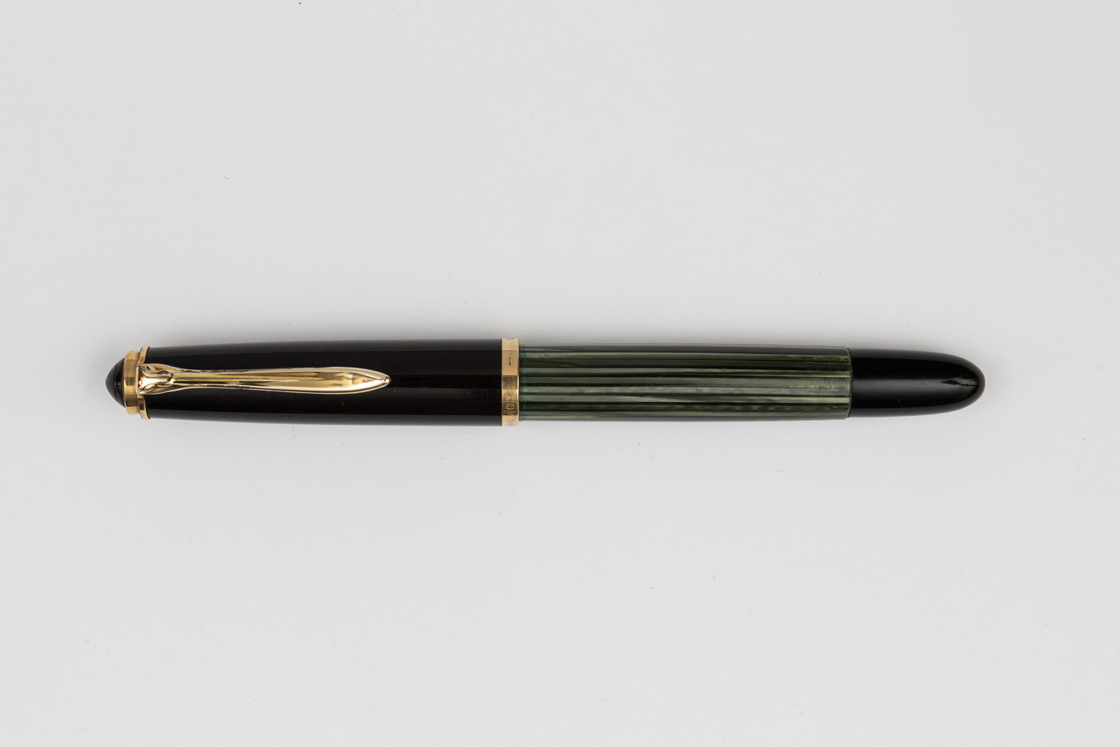 Pelikan 400NN Green Striated Fountain Pen EST 300-400 (1 of 3)