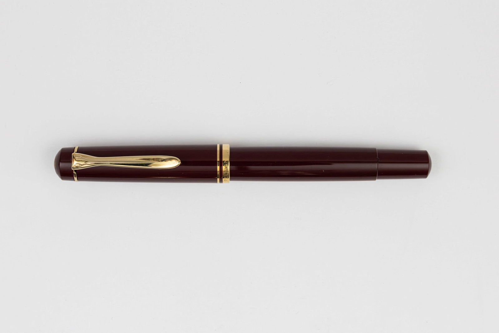 Pelikan M250 Burgundy Fountain Pen: Pelikan M250 Burgundy fountain pen, circa 1986-97. Pelikan M250 with Germany on cap lip in solid burgundy colour with 14K medium nib. Overall excellent condition.
