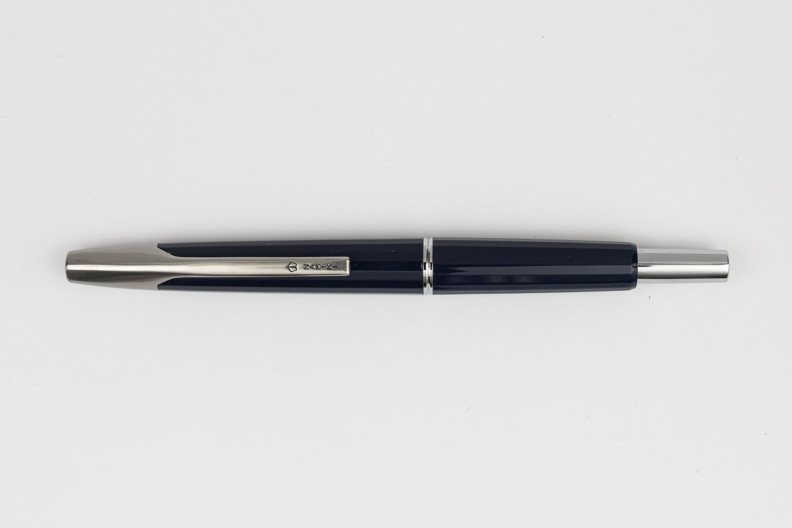 Pilot Namiki Vanishing Point Blue Fountain Pen (1 of 3)