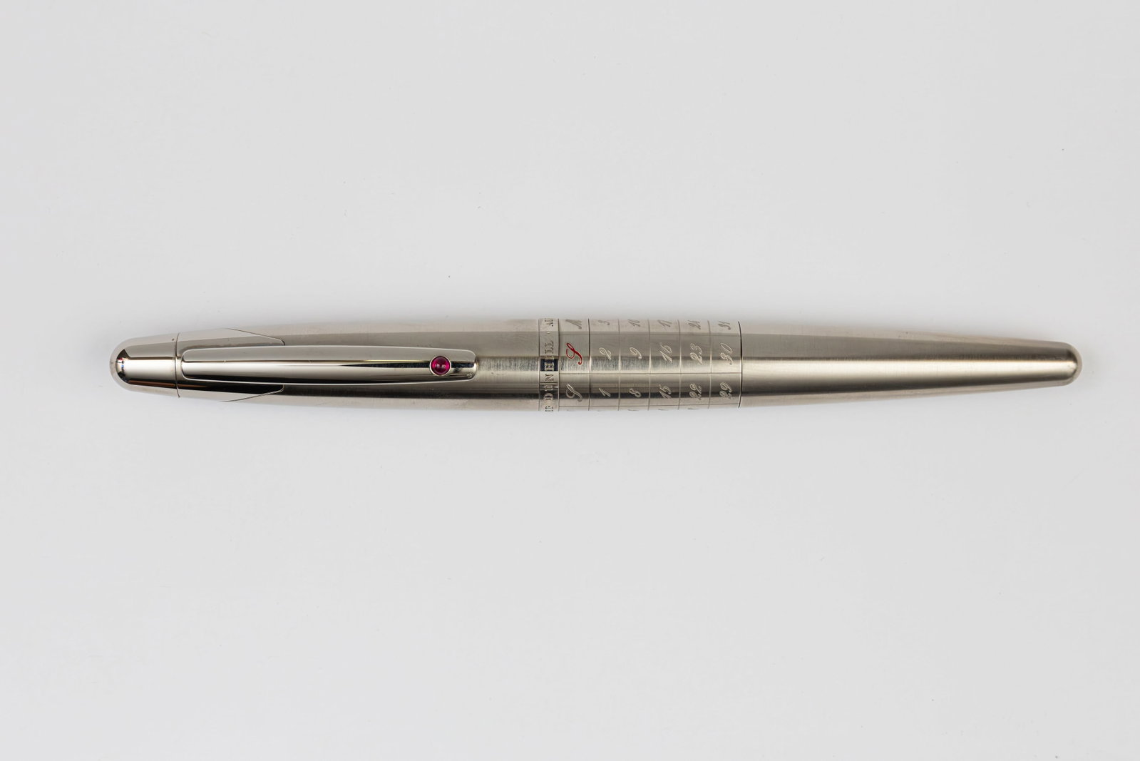 Alfred Dunhill AD2000 Longitude LE Fountain Pen, Boxed: Alfred Dunhill AD2000 Longitude limited edition fountain pen with lacquer box, booklets, deluxe box with book and outer sleeve. Limited to 1,300 pieces (1,107/1,300) with decorative black lacquered bo