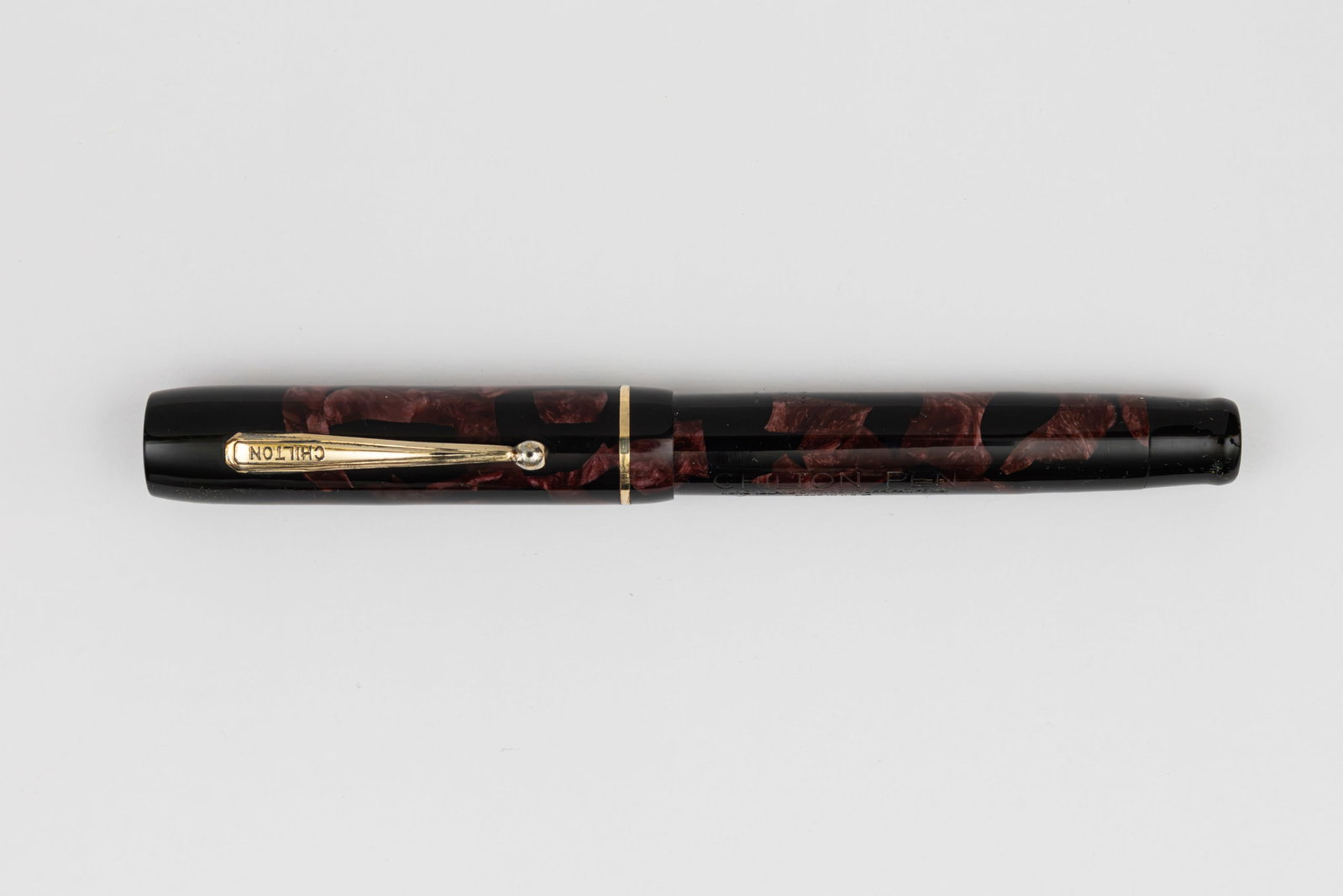 Chilton Long Island 112 Black & Burgundy Marble Fountain Pen (1 of 3)