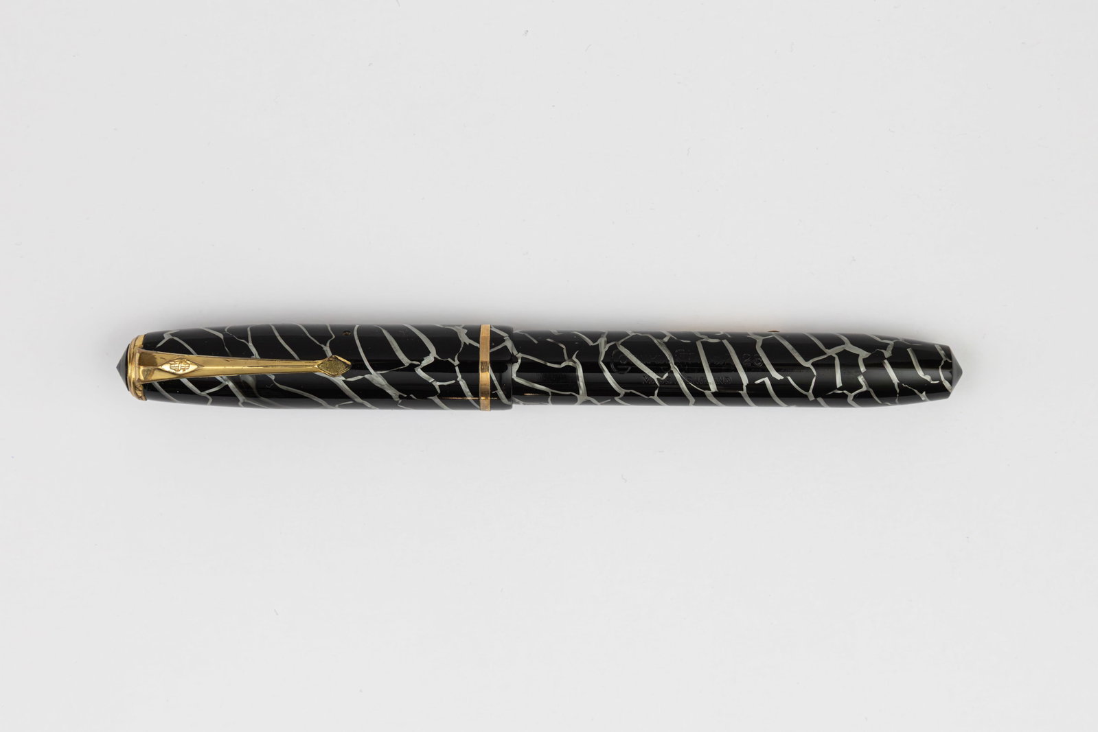 Conway Stewart 28 Cracked Ice Fountain Pen: Conway Stewart 28 Cracked Ice fountain pen, circa 1950’s-60’s. Bright colour and imprints, classic Conway Stewart Cracked Ice pattern in black with silver veining with Conway Stewart 14K fine flex