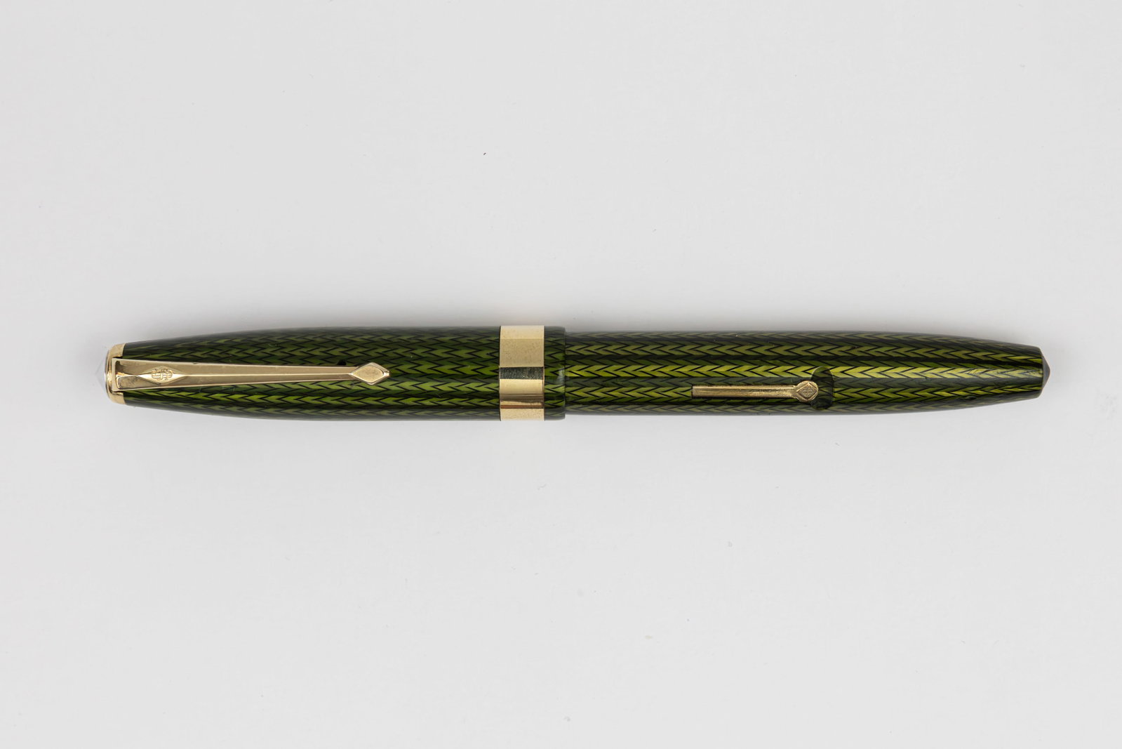 Conway Stewart 60L Green Herringbone Fountain Pen: Conway Stewart 60L green herringbone fountain pen, 1950-60. Bright green and black herringbone pattern with wide band and gold filled trim, correct Conway Stewart Duro 14K fine nib. Long version of th