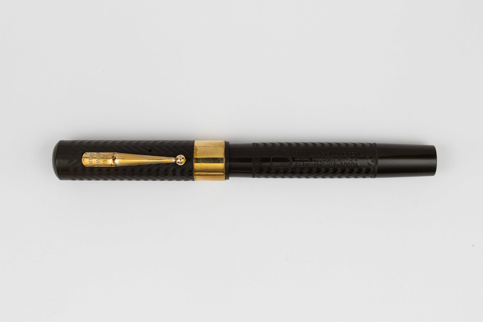 Mabie Todd Swan 48 Black Chased Gold Band Oversized Fountain Pen (1 of 3)