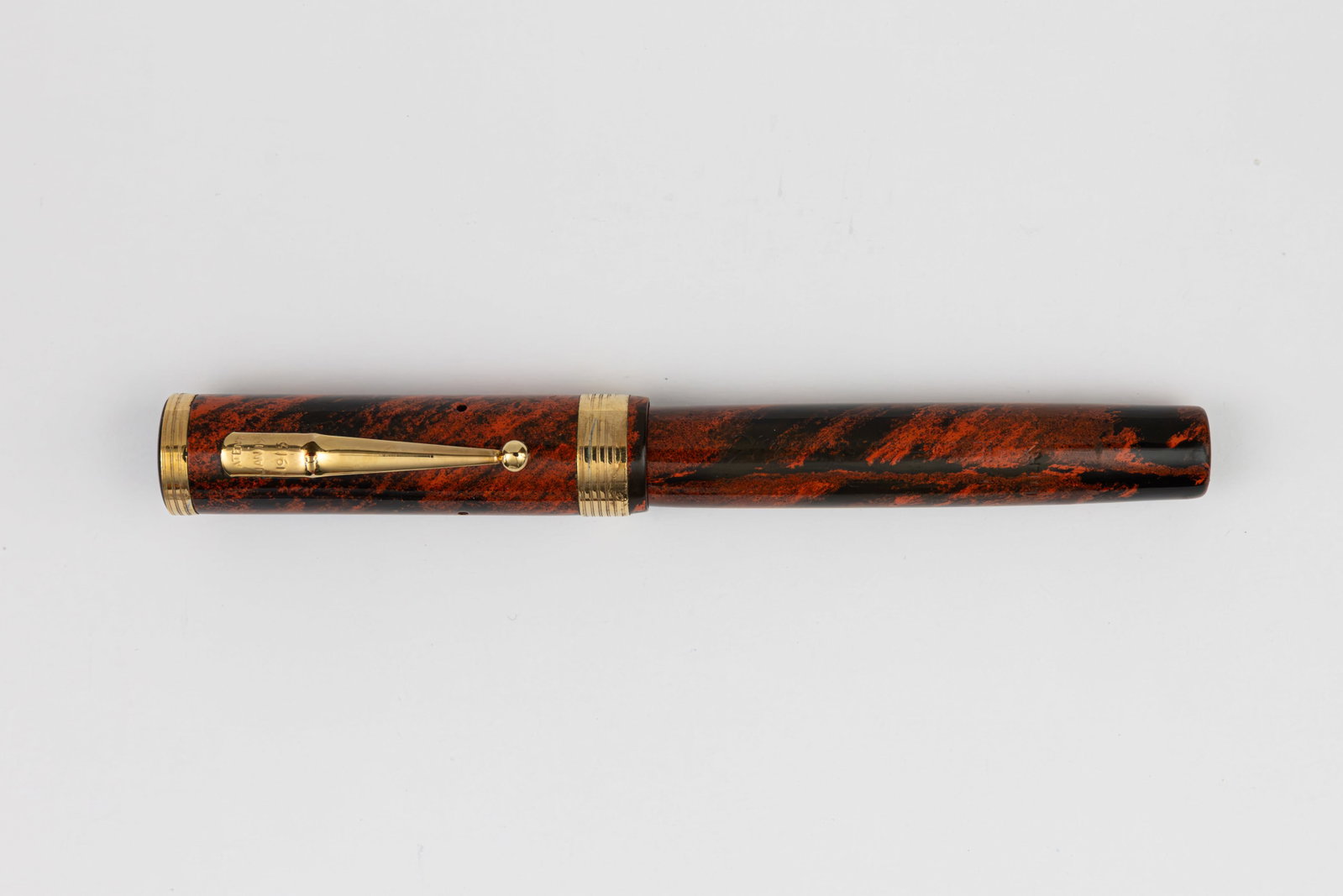 Mabie Todd Swan 48 Red Mottled Oversized Fountain Pen (1 of 3)