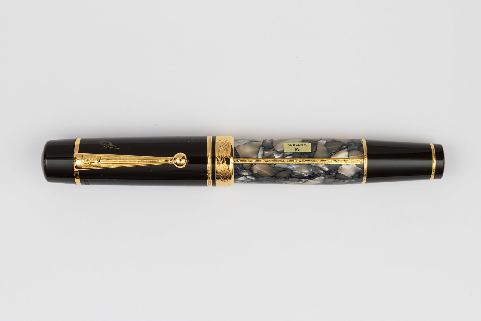 Montblanc Alexandre Dumas (Pere) LE Fountain Pen, Boxed (1 of 5)
