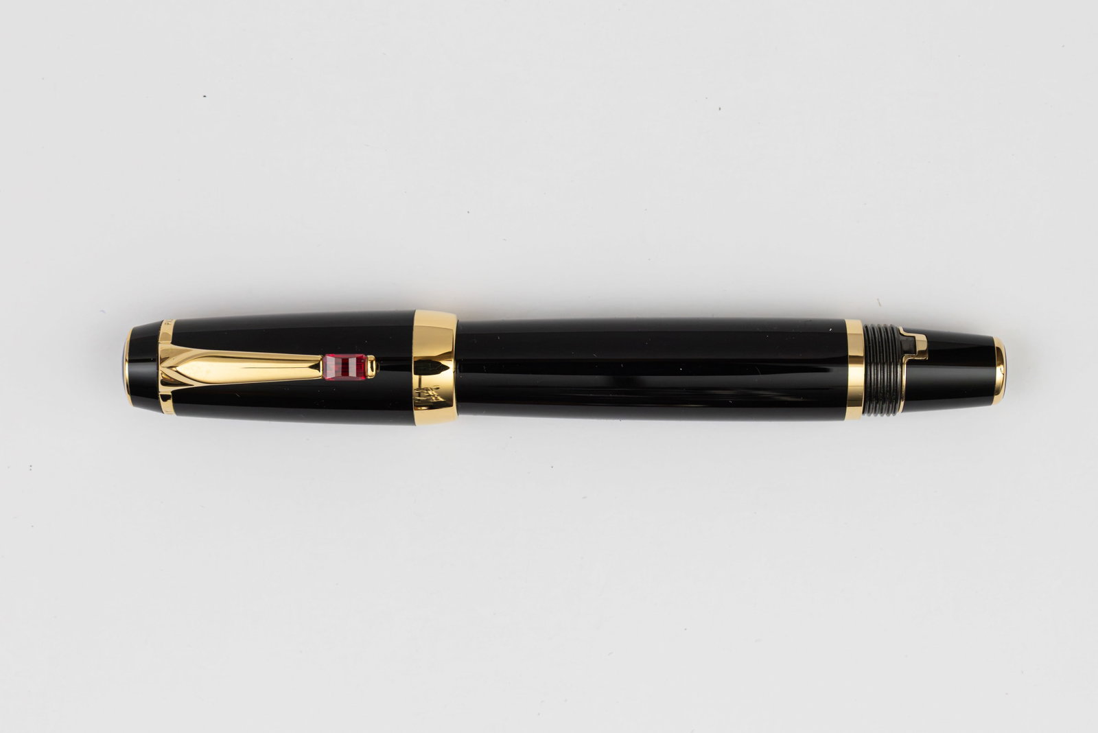 Montblanc Boheme Rouge Fountain Pen, Zippered Pouch (1 of 4)