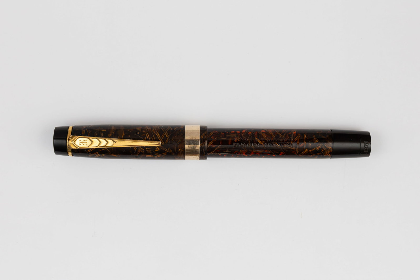 Onoto De La Rue Magna Gold Web Solid 9K Gold Band Fountain Pen: Onoto De La Rue Magna fountain pen in Golden Brown web, circa 1903’s-40’s. The Magna was the largest celluloid piston fill Onoto made, with either a 6 or 7 size nib, this example marked 1876 on en