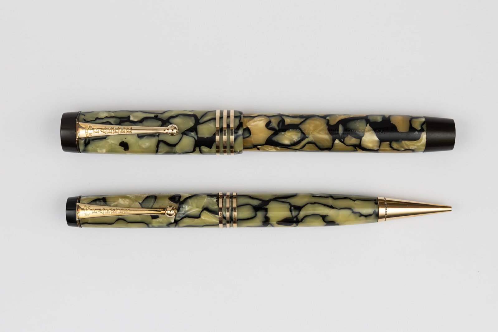 Parker Duofold Deluxe Streamline Senior Black & Pearl Fountain Pen Set (1 of 3)