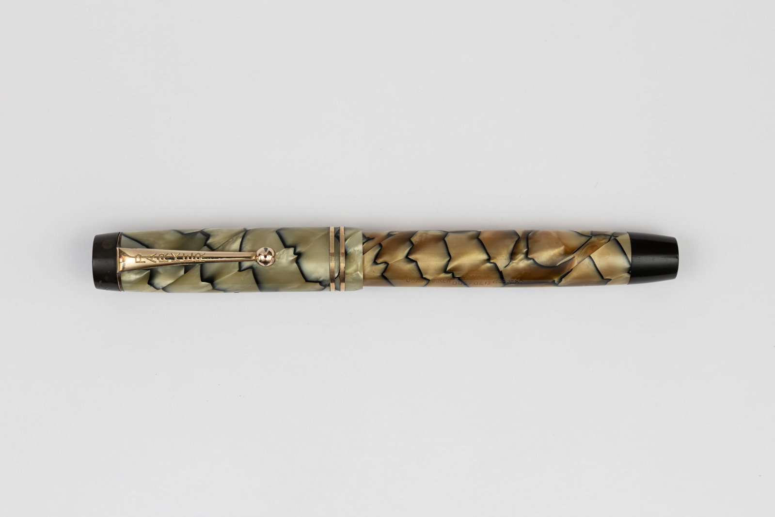 Parker Duofold Pearl Black Lined Pearl Newhaven Fountain Pen: Parker Duofold Black Lined Pearl English fountain pen, circa 1940. This colour was made in England only and called Black Lined Pearl with Parker Duofold 14K N broad stub flexible nib, (N for Newhaven 