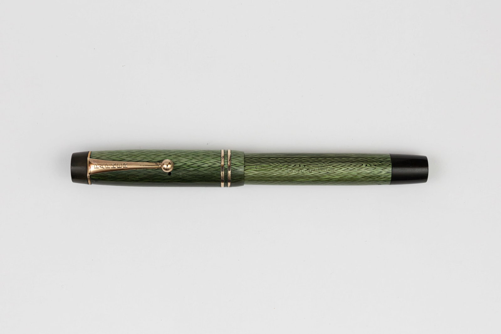 Parker Duofold Green Herringbone Fountain Pen (1 of 3)