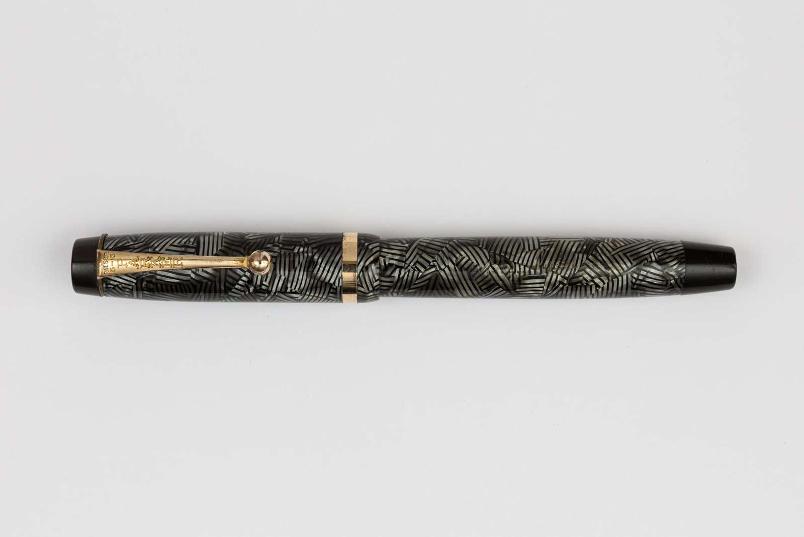 Parker Victory Grey Hatched Fountain Pen (1 of 3)