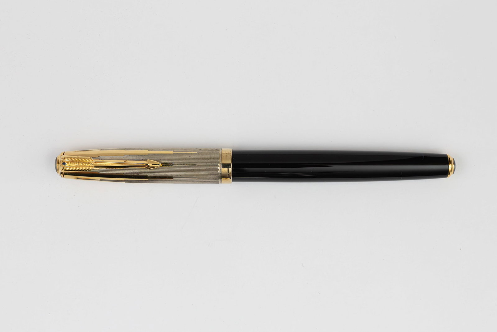 Parker 51 Special Edition Empire Cap Fountain Pen, Boxed: Parker 51 Special Edition fountain pen in black, with box, outer box and papers, circa 2002. The special edition 51 was based on the Empire cap 51 with cap done in two-tone solid 14K, the special edit