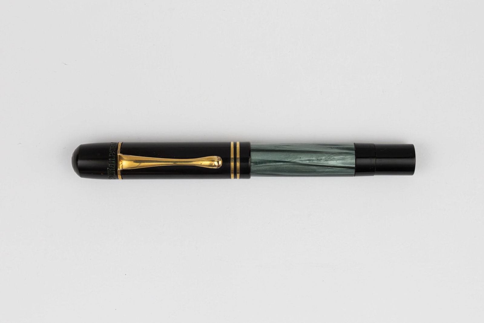 Pelikan 100 Green Marble Late Model Fountain Pen, B Nib (1 of 3)