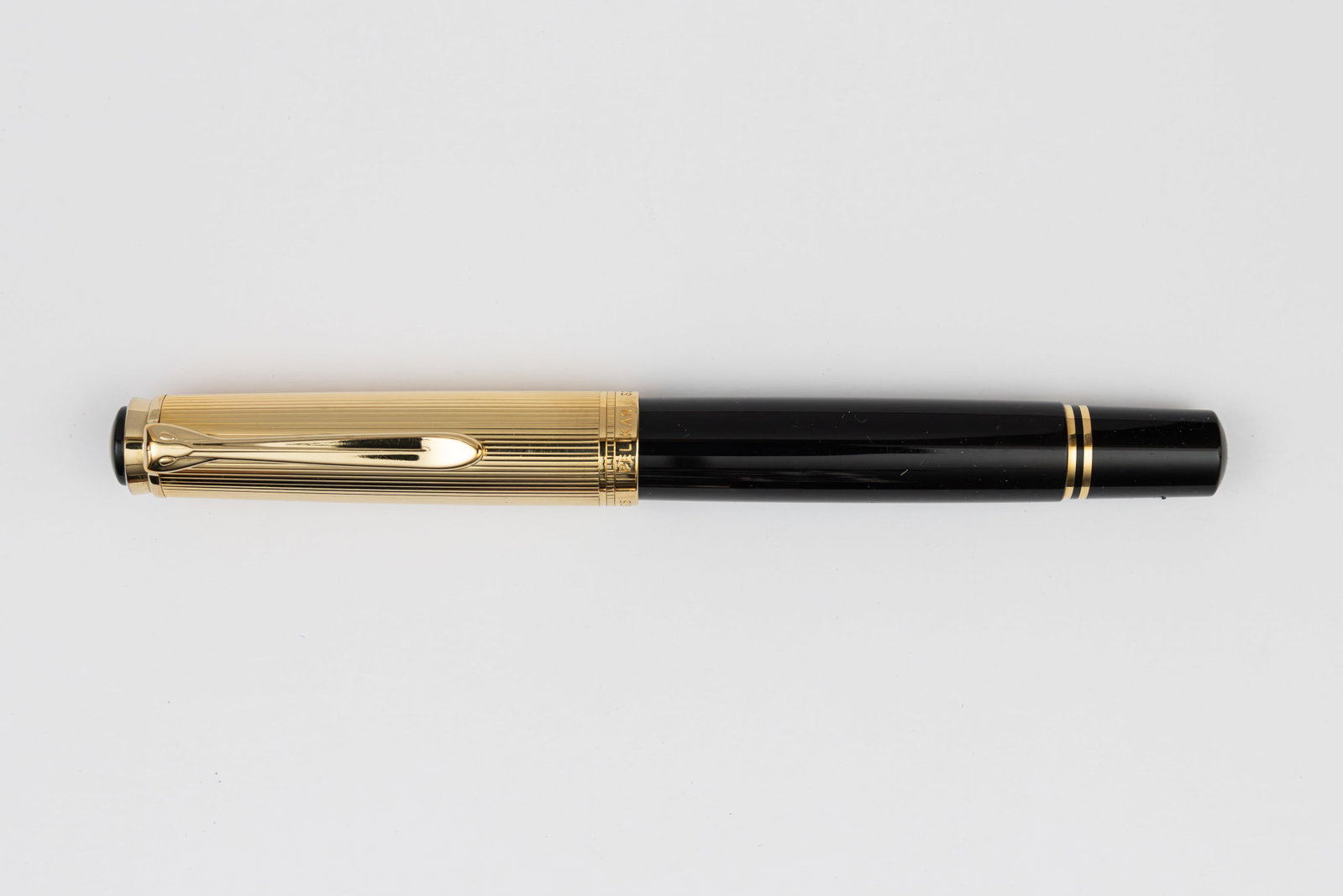 Pelikan M850 Vermeil Gold/Sterling Silver Cap Fountain Pen, Boxed: Pelikan M850 vermeil fountain pen, with box, outer box and papers, circa 1997-2001. Pelikan M850 with vermeil gold over sterling silver cap, stamped 925 with two-tone 18K broad nib that was stubbed by
