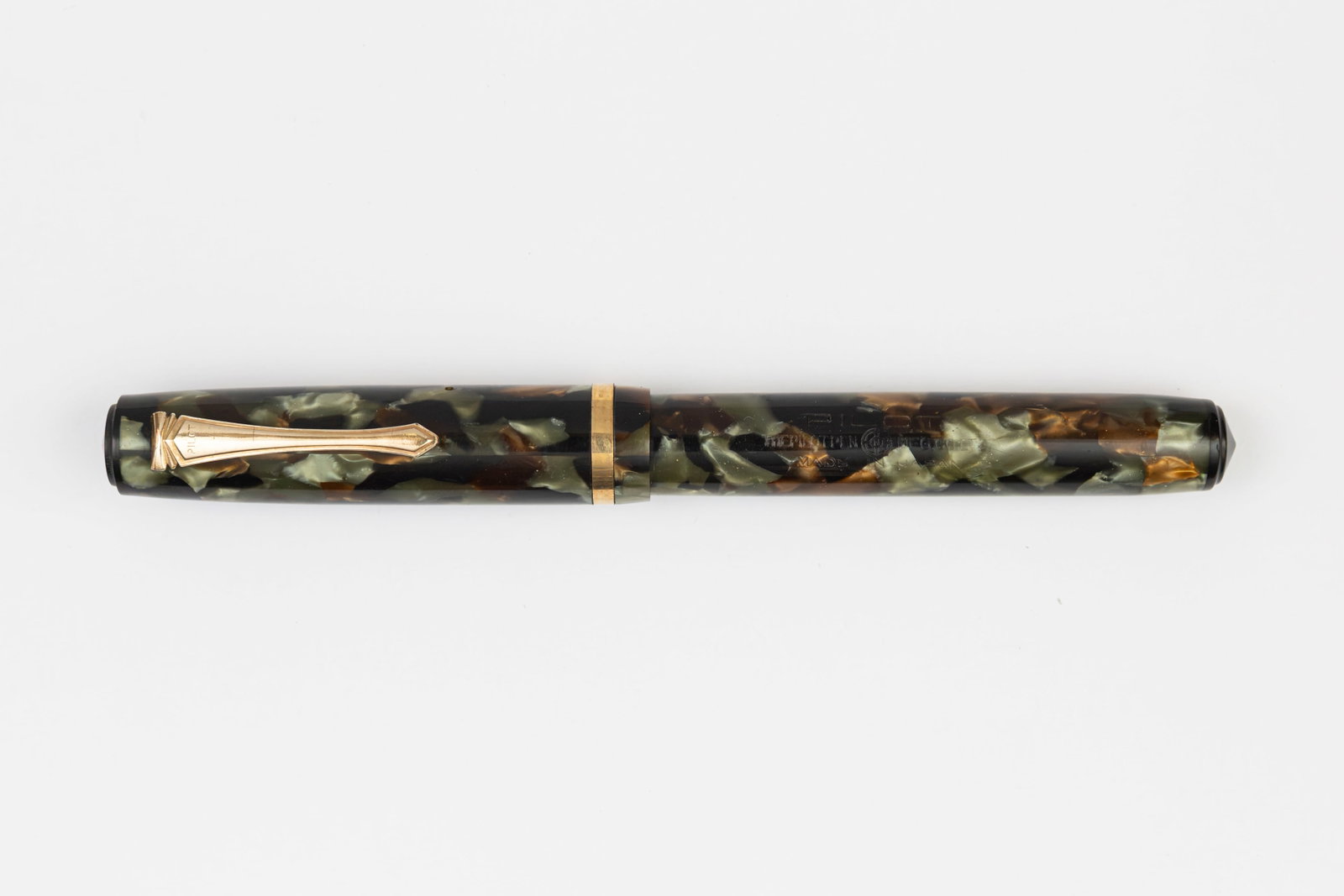 Pilot R-T Type Marbleized Lever Filler 6 Size Fountain Pen: Pilot R-T Type 6 size fountain pen, circa late 1930’s. Pilot R-T Type lever fill fountain pen in red, black and grey marble with warranted Pilot 6 14K fine nib. Length 5 3/8” and 6 7/8” 