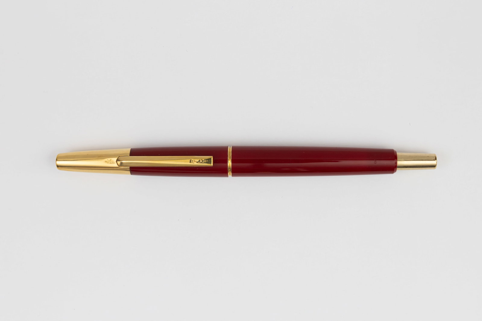 Pilot Capless Vanishing Point C-300GW Red Fountain Pen (1 of 3)