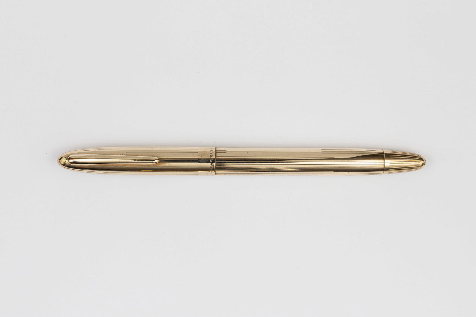 Sheaffer Snorkel Solid 9K Gold Vertical Lined Fountain Pen (1 of 5)