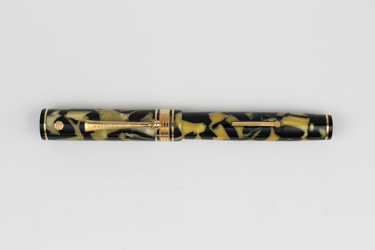 Wahl Eversharp Oversized Deco Band Black & Pearl Fountain Pen: Wahl Eversharp oversized deco band black and pearl fountain pen, circa 1929. Gold Seal oversized Grecian cap band with uncommon nib marked Wahl Eversharp Gold Seal Stub 14K broad nib. Length 5 3/8&rdq