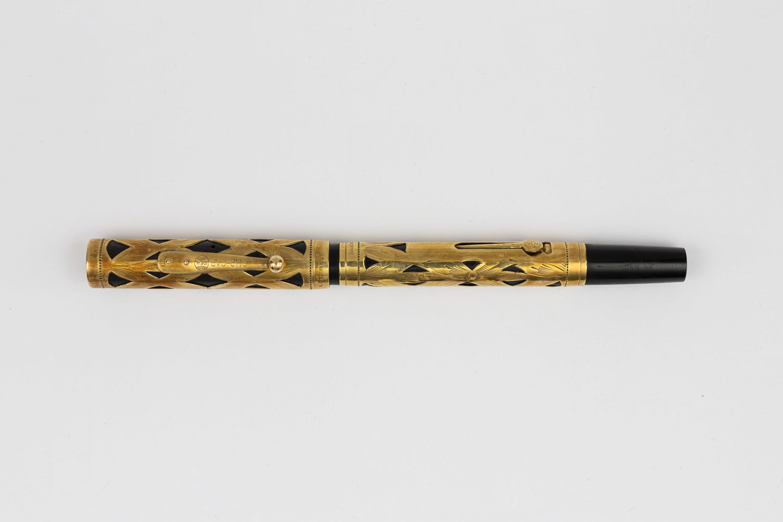 Waterman 0552 1/2 Trefoil Gold Filled Filigree Fountain Pen: Waterman Ideal 0552 1/2 gold filled filigree fountain pen, circa 1920’s. Gold filled Trefoil pattern Waterman filigree with Waterman Ideal 14K extra fine flexible nib. Length 5 1/4” and 6 3/4&