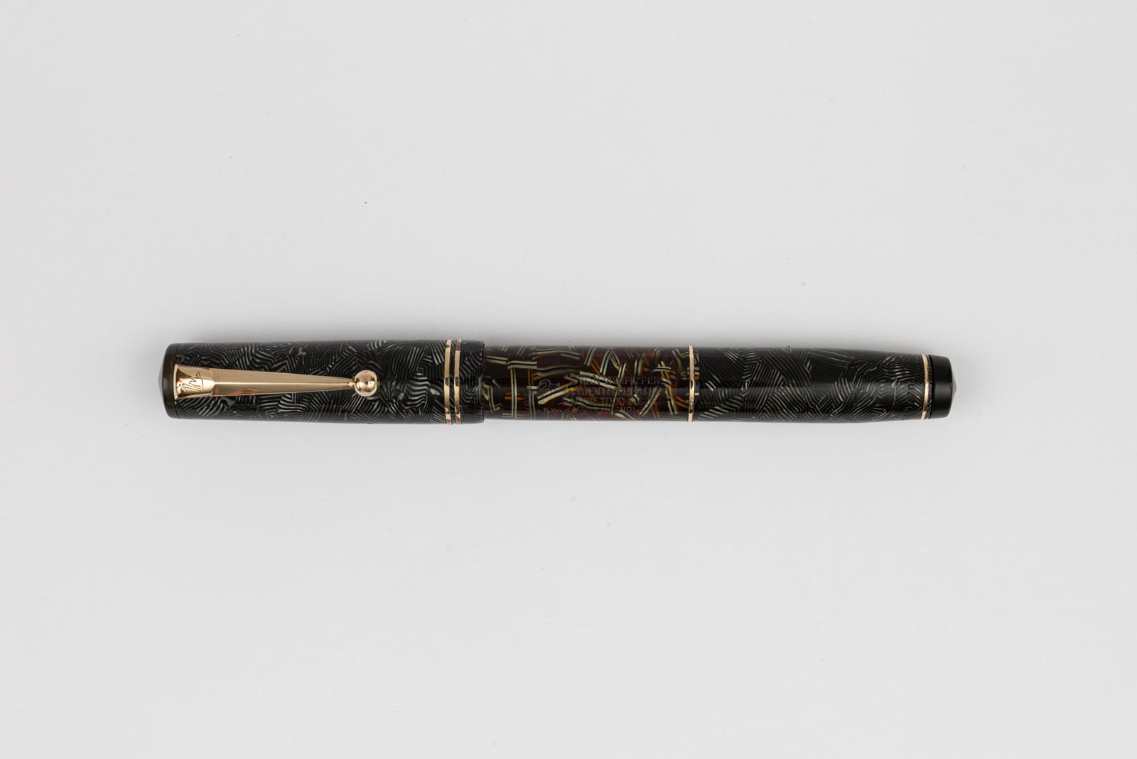 Mabie Todd Swan VT340/78 Black/Grey Visofil Fountain Pen: Mabie Todd Swan VT340/78 Black and Grey Visofil VT-Series fountain pen, circa 1930’s. 2nd generation Visofil pen in grey hatched colour with Swan 3 14K medium flexible nib. Length 5 1/8” and 6