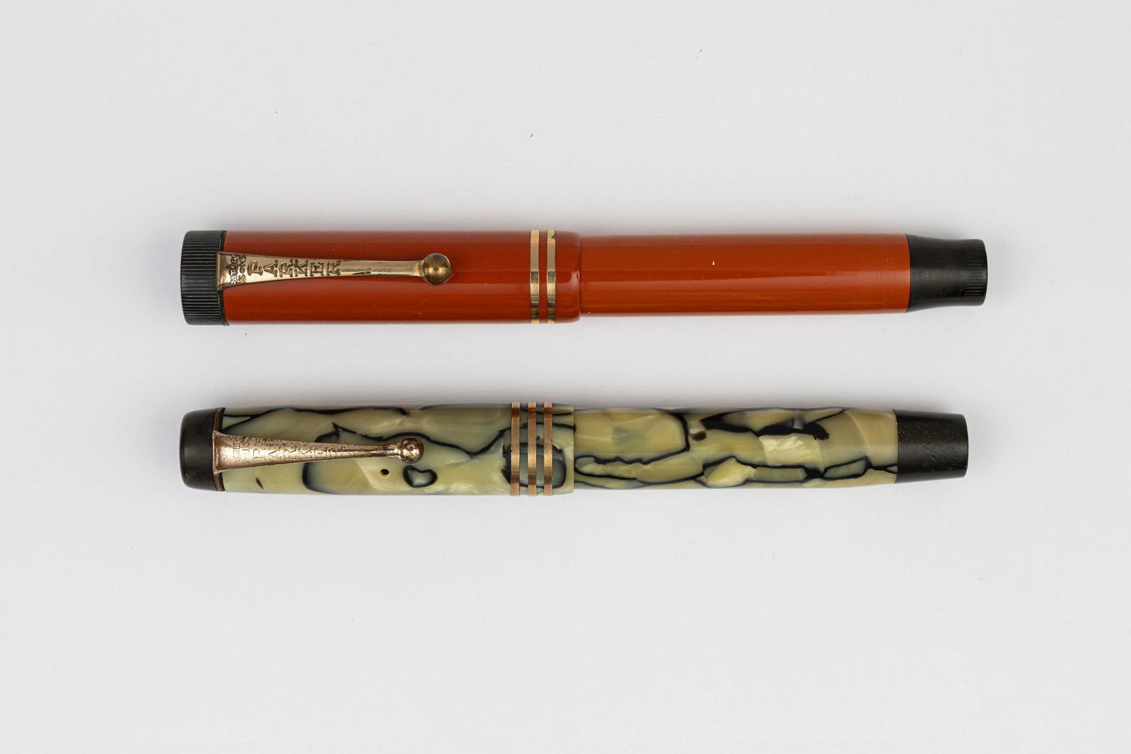 Parker Duofold Junior Black & Pearl, Red Fountain Pens (1 of 3)