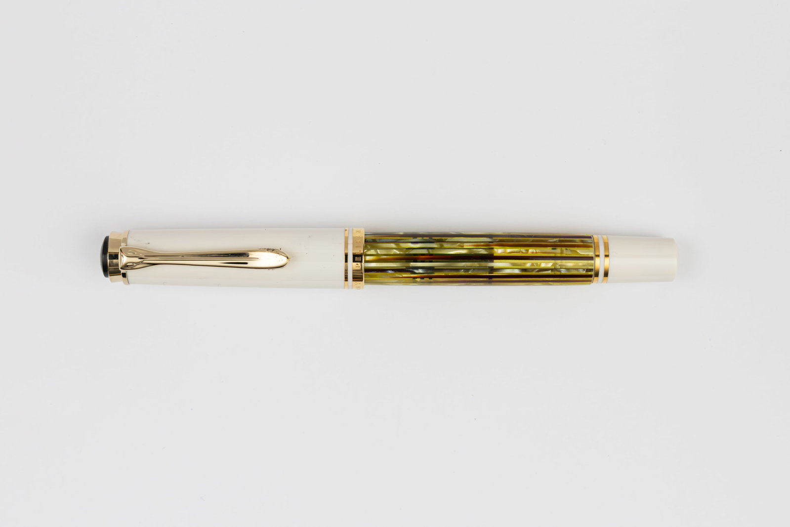 Pelikan M400 White Tortoise Fountain Pen, Flawed (1 of 3)