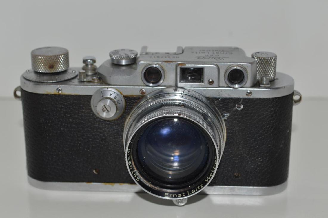 Leica Camera. No. 317517: Leica Camera. No. 317517 with a Summitar f=5 cm 1:2 lens Nr 990455.
