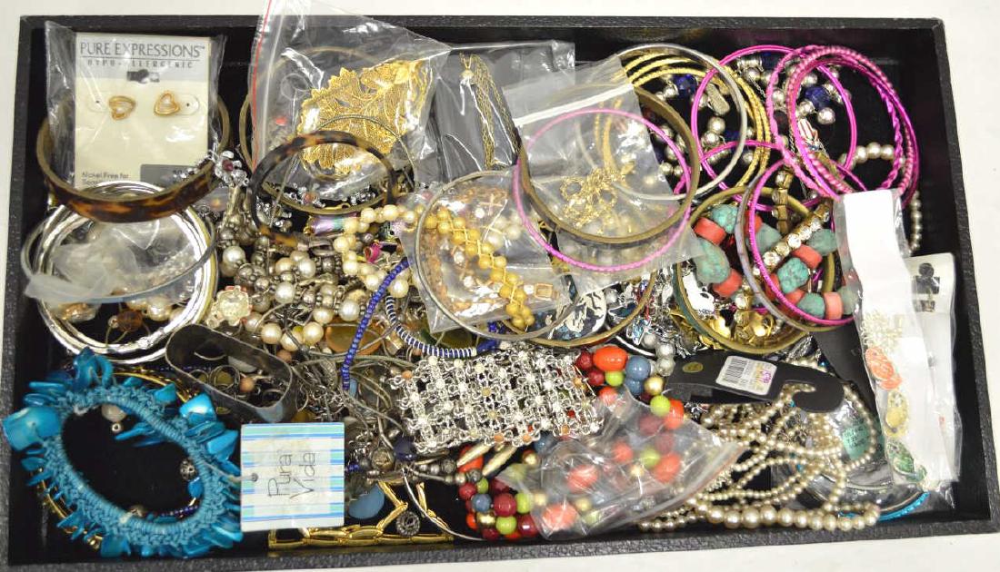 Lot of costume jewelry: Lot of costume jewelry including earnings, necklaces, bangle and link bracelets, and pendants.