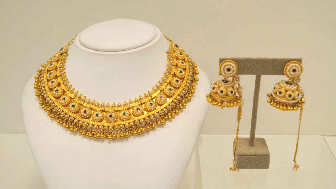 22kt yellow gold collar necklace and earrings (1 of 7)