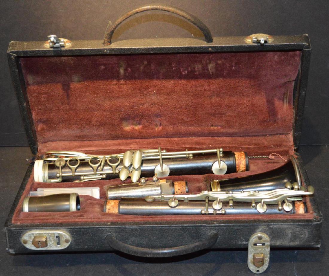 Vintage Virtuoso Wood Clarinet in Case (1 of 9)