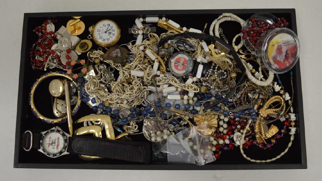 Large lot of costume jewelry (1 of 3)