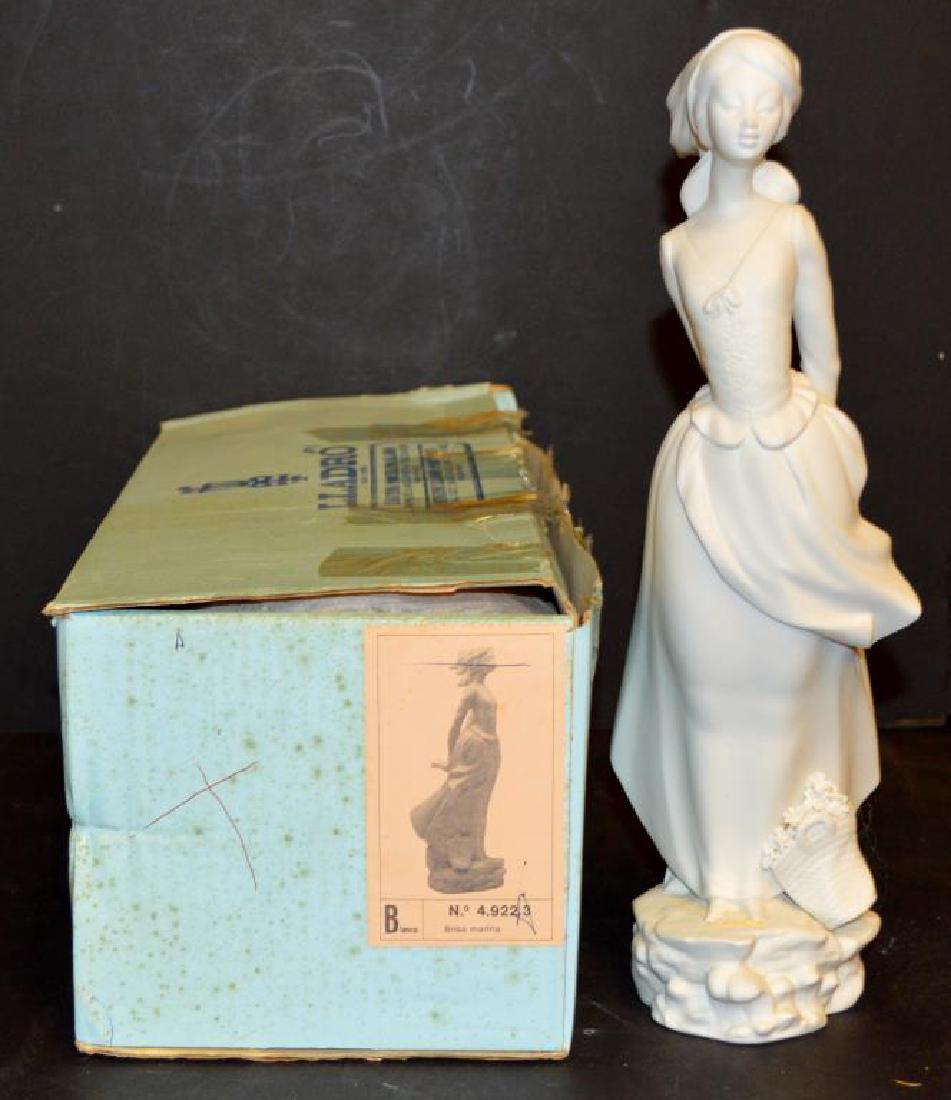 Lladro #4922 Sea-Breeze Windblown Girl Blanco (1 of 6)