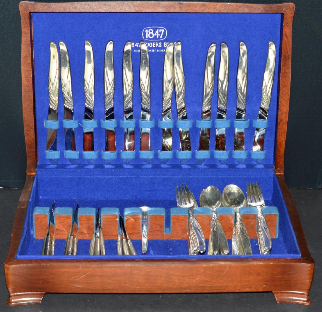 73 Pieces Towle Sterling Silver Southwind Flatware (1 of 5)