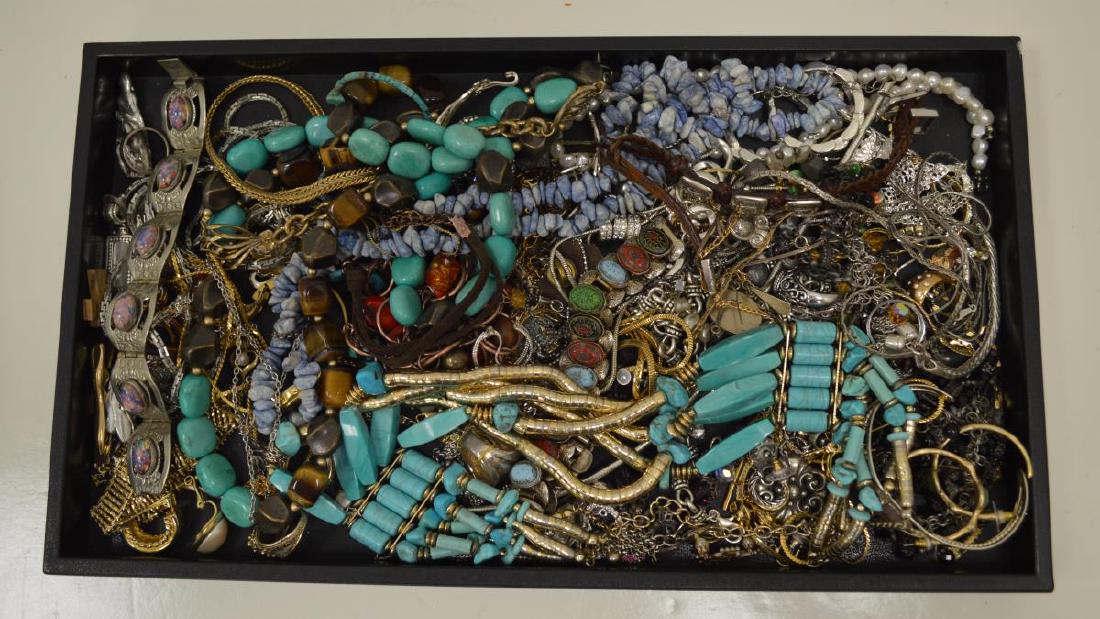 Large lot of costume jewelry: Large lot of costume jewelry including turquoise color bead necklaces, fancy link chains, wide link bracelets, large fashion rings and more.