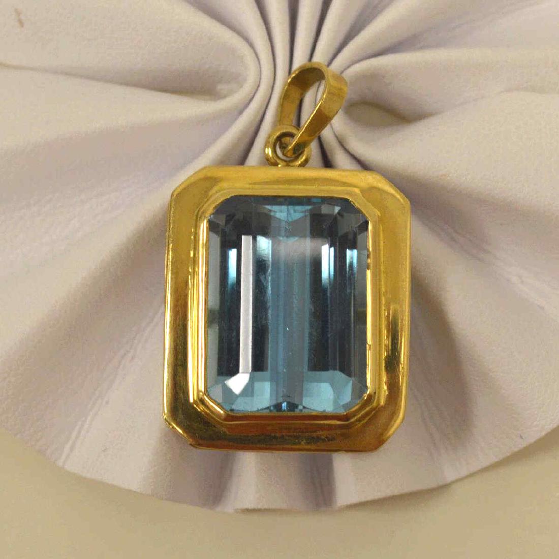 14kt yellow gold blue topaz pendant (1 of 3)