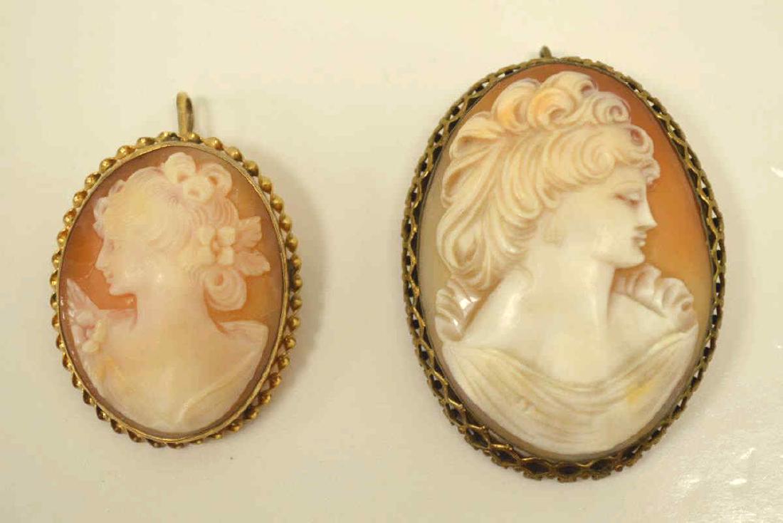 Pair of gold plated cameo pins (1 of 3)