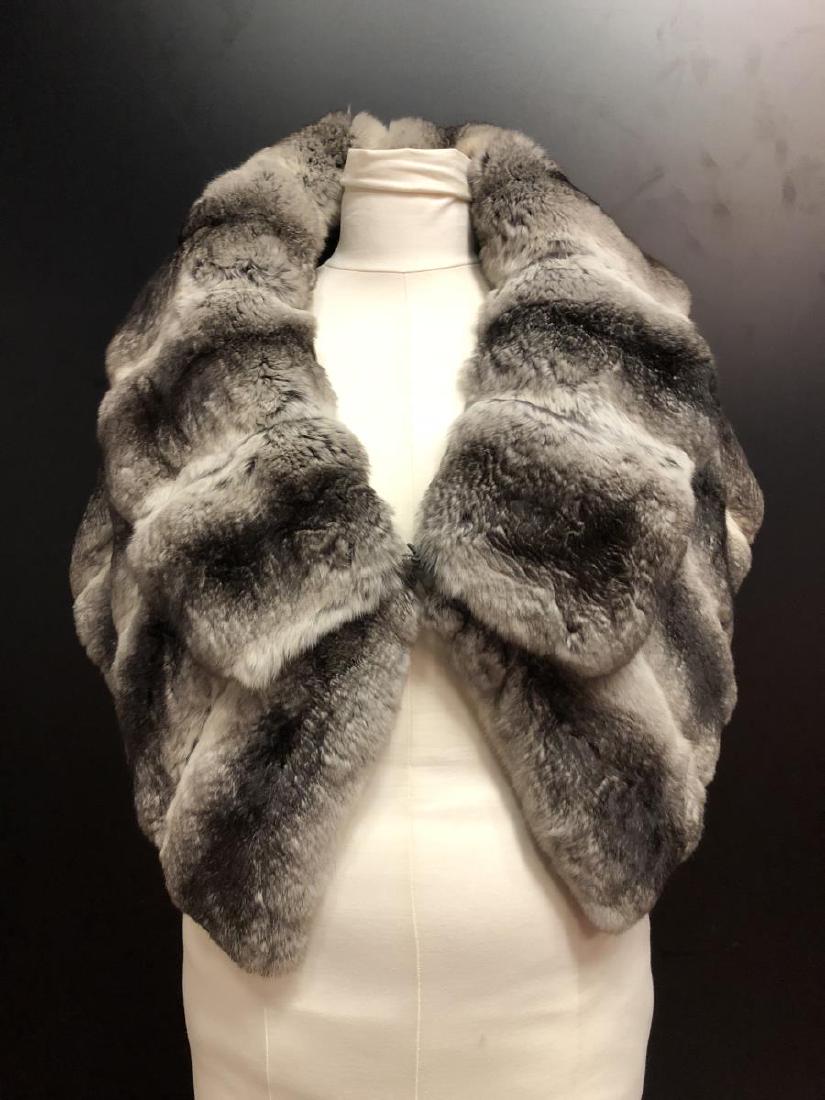 Ladies Chinchilla Fur Cape Caroland Irwin Ware (1 of 6)