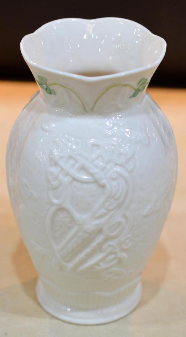 Beleek Durham Vase Celtic Harp Shamrock Clover 07' (1 of 4)