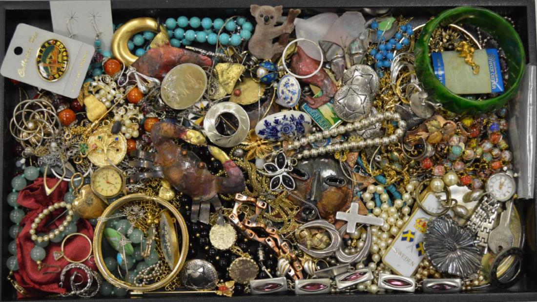 Large lot of costume jewelry: Large lot of costume jewelry including bangle bracelets, animal brooches, earrings, bracelets, beaded necklaces and more.