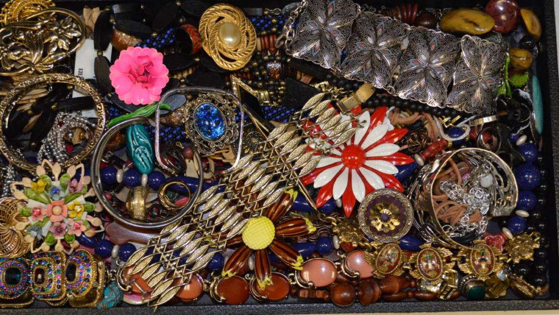 Large lot of costume jewelry: Large lot of costume jewelry including large flower brooches, fancy link bracelets beaded necklaces, dome rings, and more