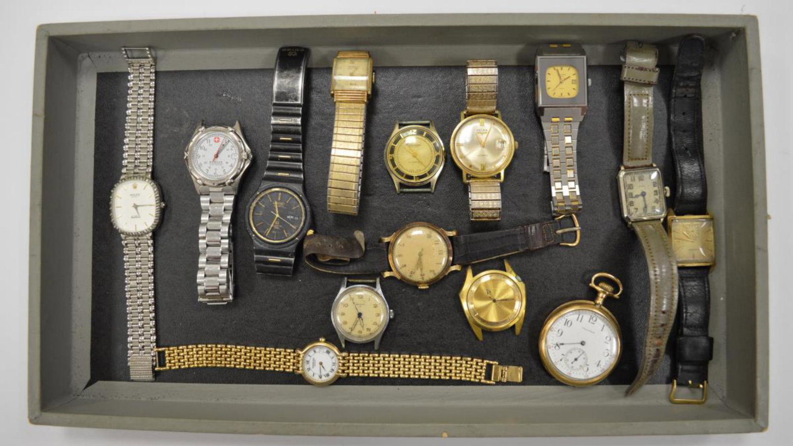 Lot of wrist watches: Lto of watches including, Seiko, Zodiac, Waltham, Elgin, faux Rolex, Longines and more. In various conditions and no warranty on the functions or timekeeping.