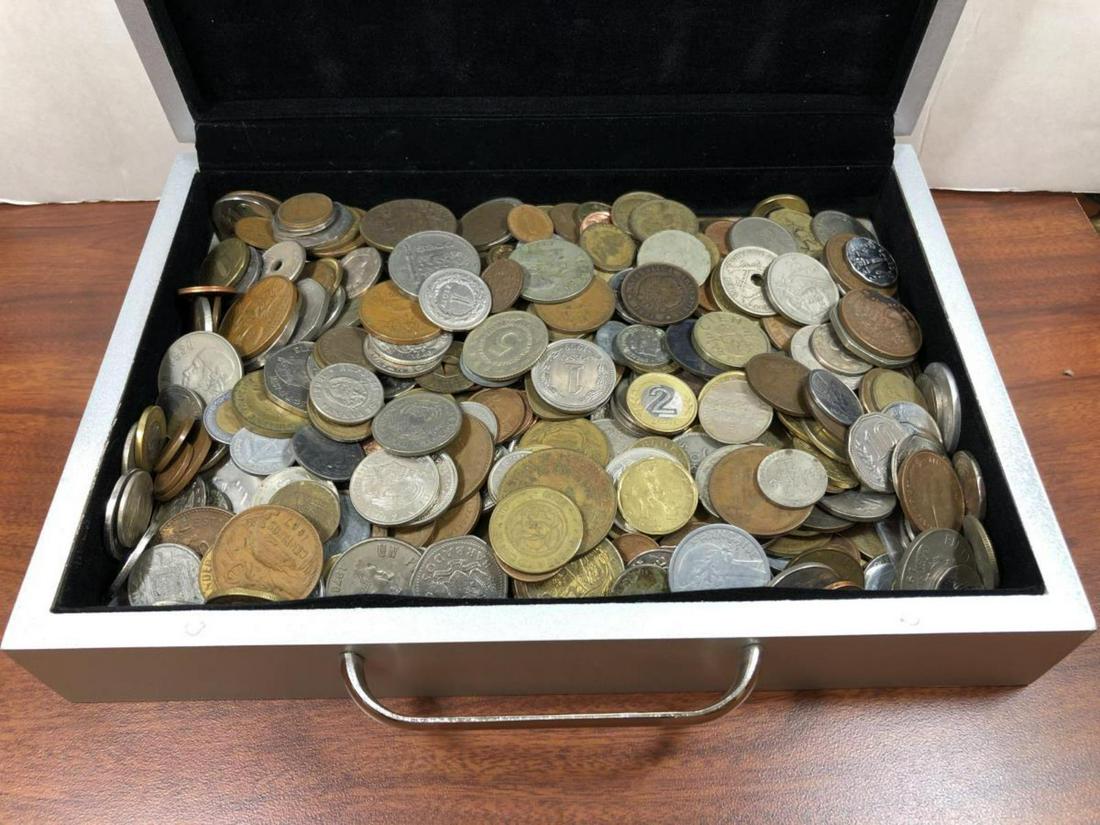 Treasure Chest with 8 Pounds World Foreign Coins (1 of 4)