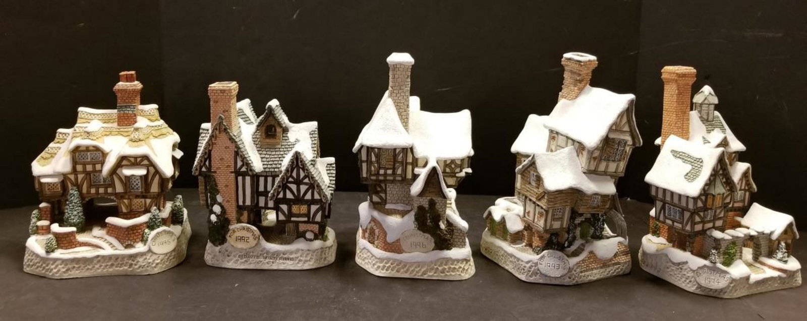 5 David Winter Dickens Christmas Cottages '92-'96: Lot of 5 David Winter Dickens Christmas Cottages (1992-1996). The Titles Included Are: Scrooge's School,, Old Joe's Beetling Shop, The Scrooge Family Home, Miss Belle's Cottage & Tiny Tim. All are Ret