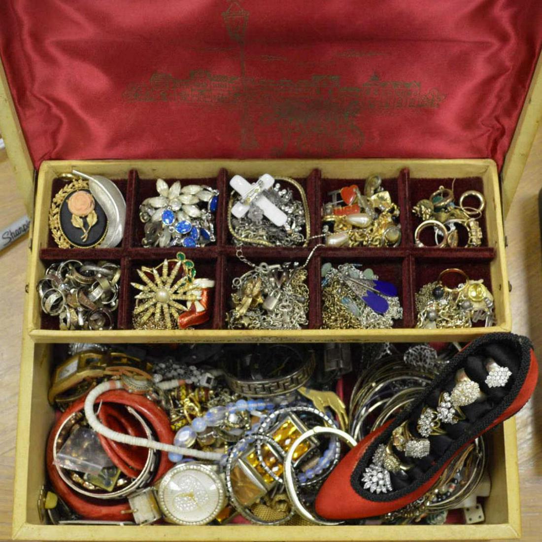 Large jewelry box of costume jewelry: Large jewelry box of costume jewelry including large fashion watches, dangle earrings, beaded necklaces, brooches, bangle bracelets, cocktail rings and more