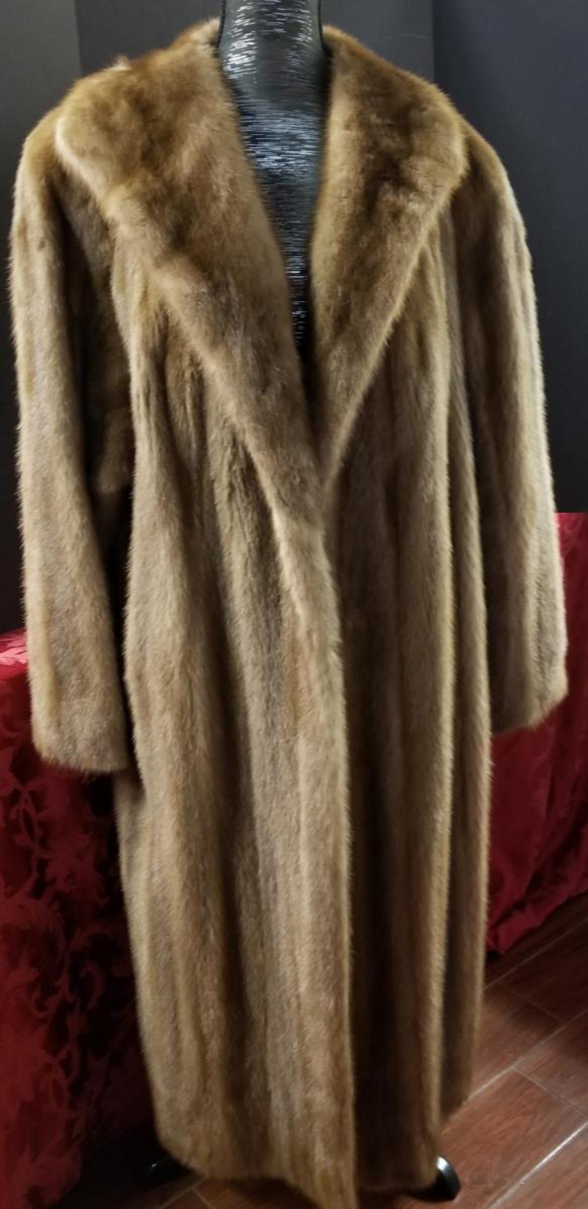 Vintage Full Length Ladies Mink Fur Jacket: Vintage Full Length Ladies Mink Fur Jacket From Avanti Furs by Thalhimers. This wonderful classically styled ladies caramel colored fur is in an XL size likely. It features 4 hook & loop closures & tw