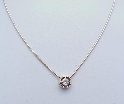 Diamond Pendant 1.05 ct 14kt chain