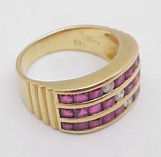 Ruby and Diamond Ring - 18 kt