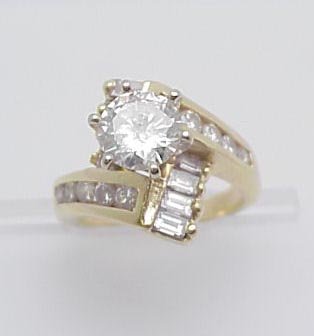 Lady's Diamond Ring 1.5 ct center stone - 2